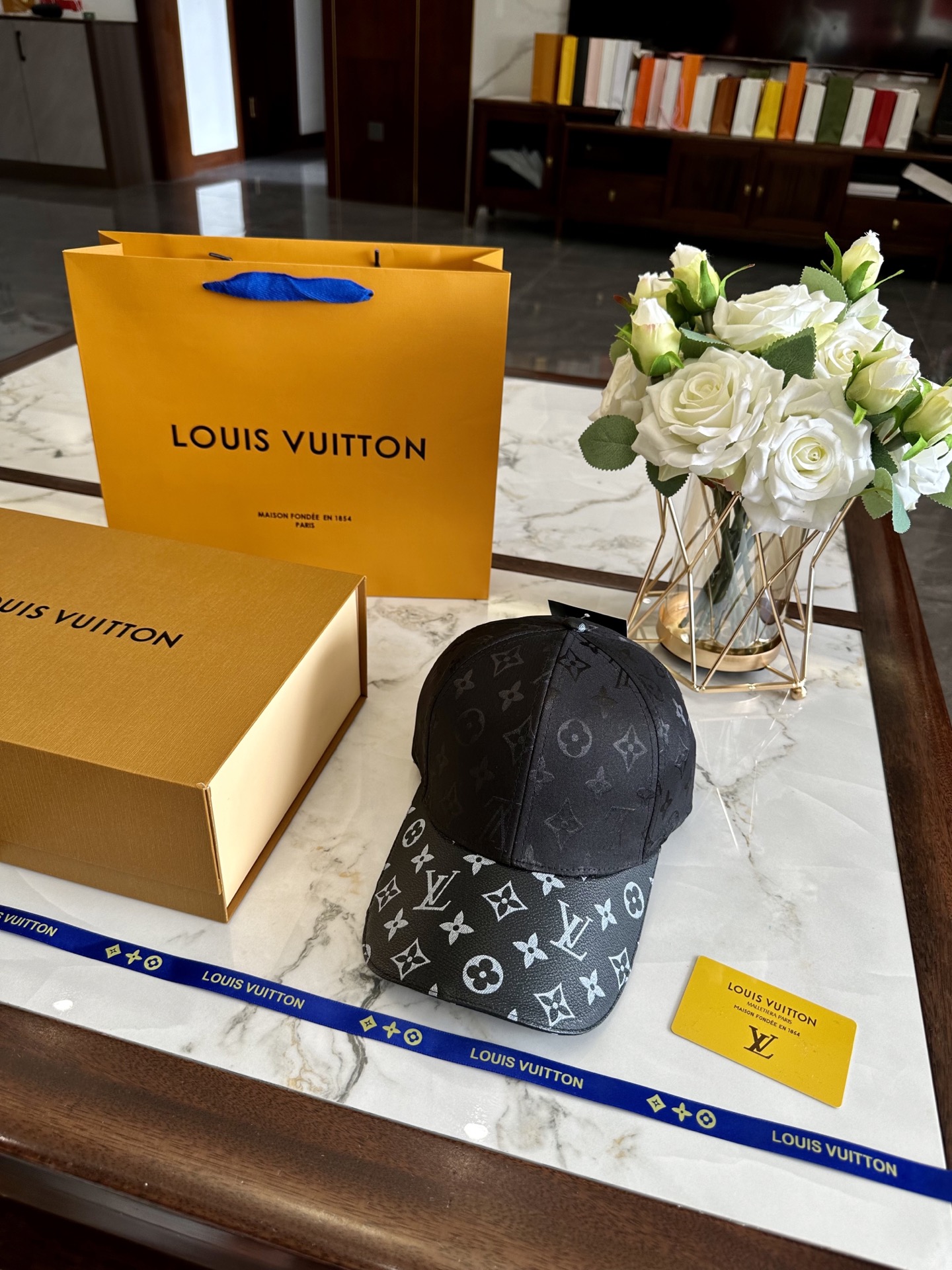 LV hat model 09